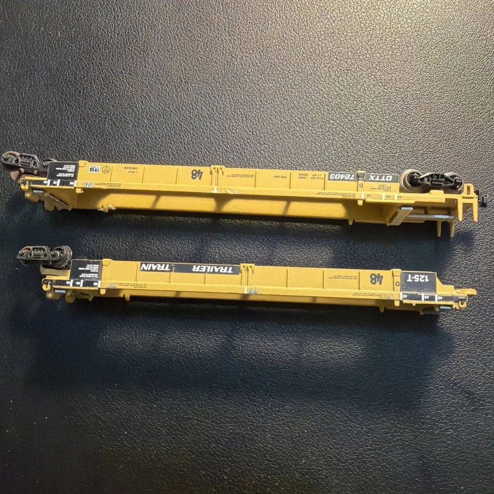 Pair Of Walter's N Scale 89' Train Flat Cars DTTX 72403